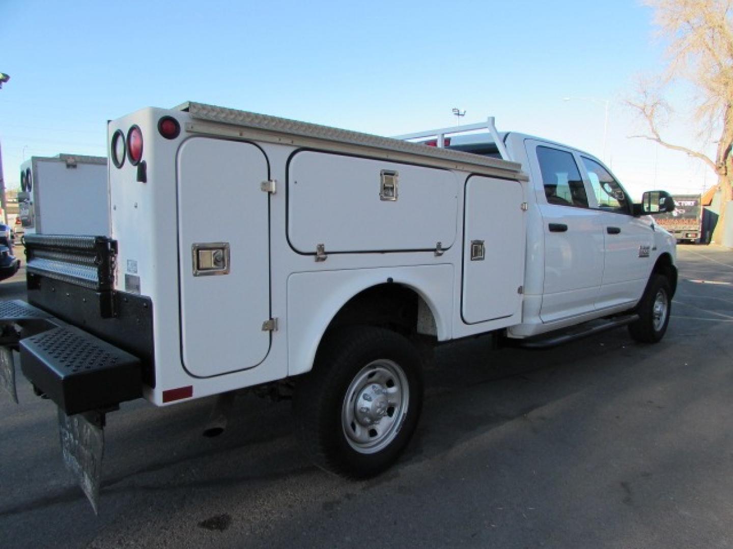 2014 White /Gray RAM 2500 Service Body Crew Cab 4WD (3C6TR5HTXEG) with an 5.7 Hemi V8 engine engine, 6 speed automatic transmission, located at 4562 State Avenue, Billings, MT, 59101, (406) 896-9833, 45.769516, -108.526772 - Photo#3